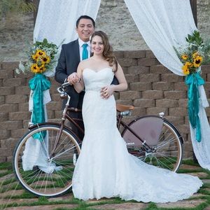 WEDDING DRESS, BRIDAL GOWN! Lace, mermaid, & train